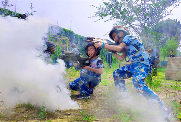 北京军事夏令营小孩哪个机构好？看完在决定