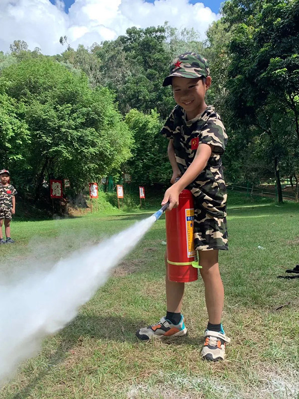 深圳尖兵军事夏令营