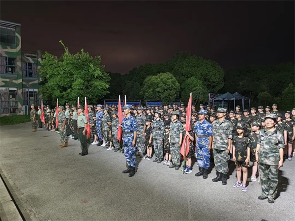 济南军事体验夏令营哪个好：黄埔军事/黄埔特战/烈火雷霆都不错