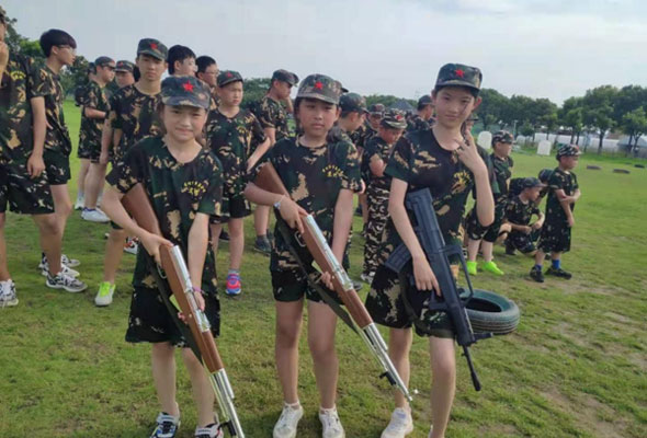 青岛青少年军事夏令营哪些好：黄埔/讲武堂/蓝蓝利剑机构推荐