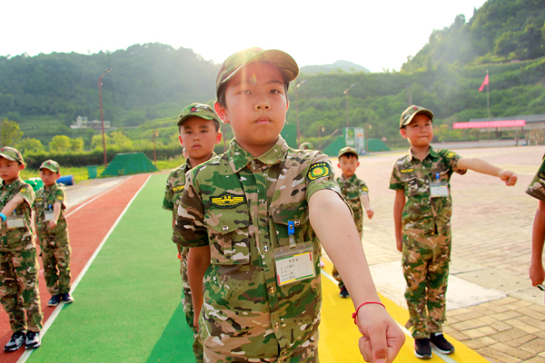 上海儿童军训夏令营多少钱